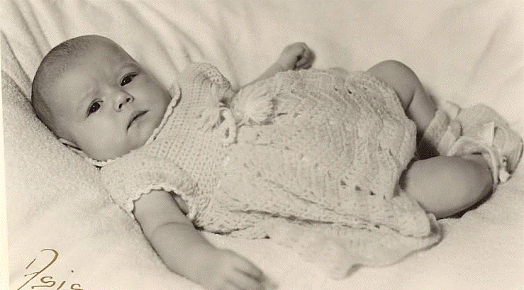 Klukkan 00:01 kom í heiminn lítil stúlka&nbsp;…